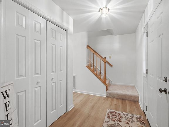 5th image of 10703 Bradford St