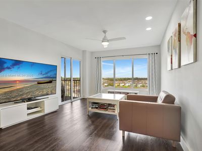 1101 Crystal Lake Dr APT 703, Pompano Beach, FL, 33064