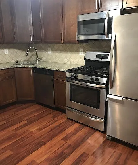 209 E Preston St — Photo 2