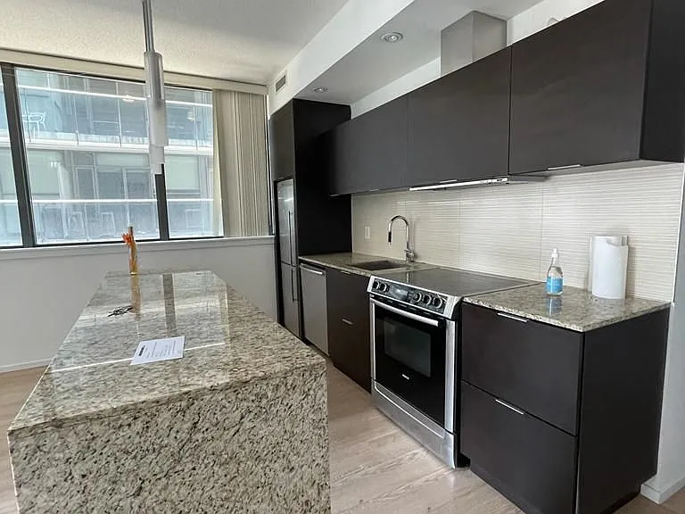 8 Charlotte St #302 — Photo 4