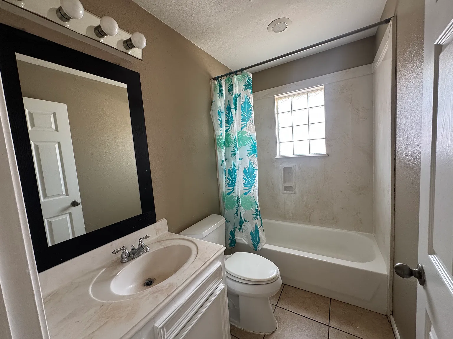 2 bed, $1,290 — Photo 4