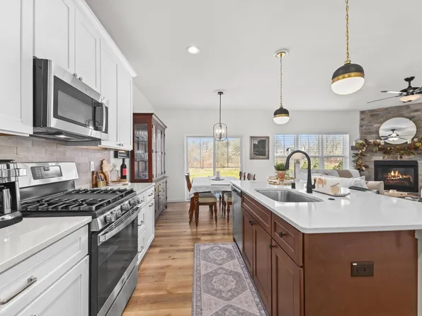 N118W7360 Fairway LANE, Cedarburg, WI 53012