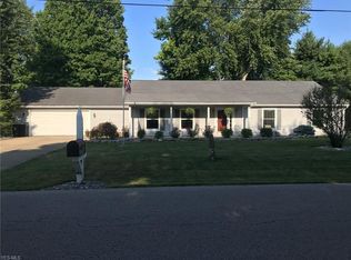 1459 Warrick Dr, Ashtabula, OH 44004