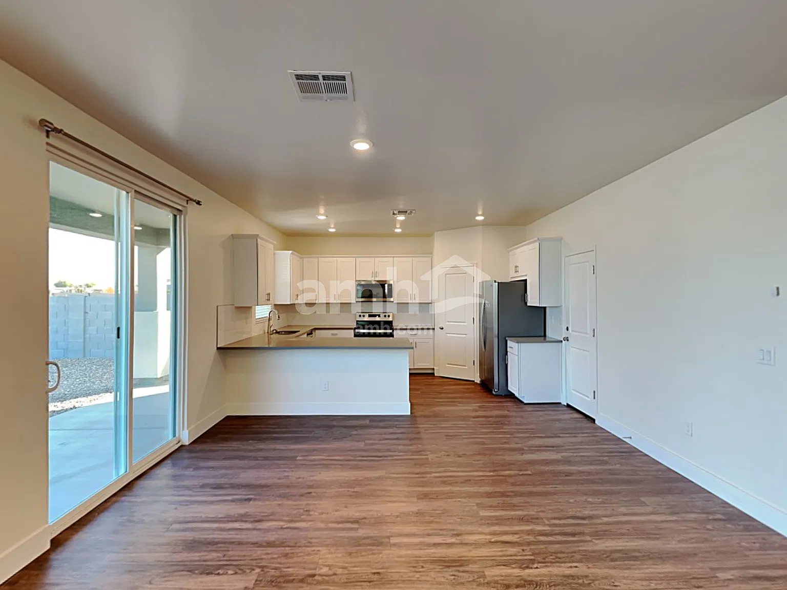 4 bed, 2.5 bath, 1912 sqft, $2,440 — Photo 4