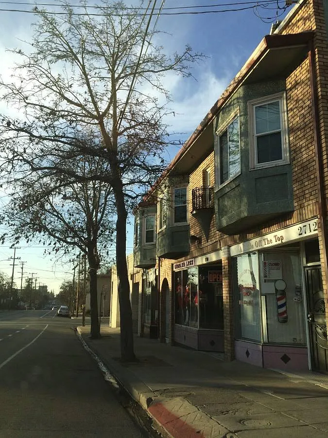 2708 Macarthur Blvd #B photo 1