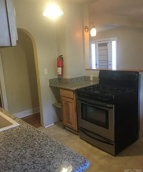 521 Brown Ave — Photo 4