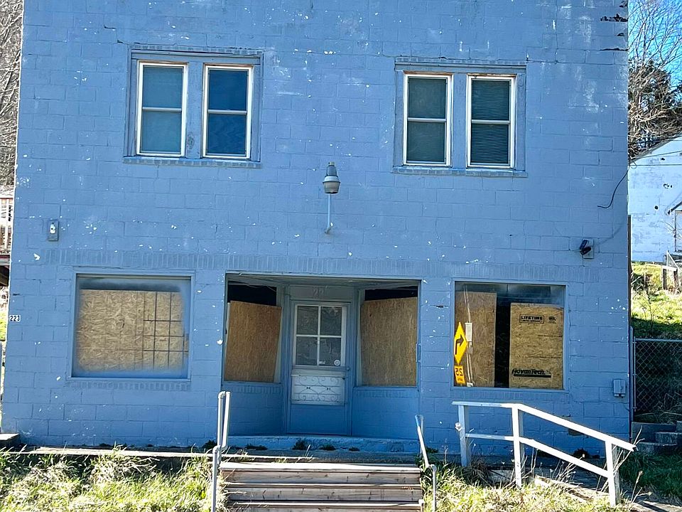 227 Main St, Quinwood, WV 25981 Zillow