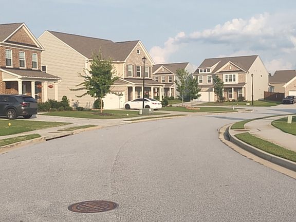 4th image of 2512 Wescott Way
