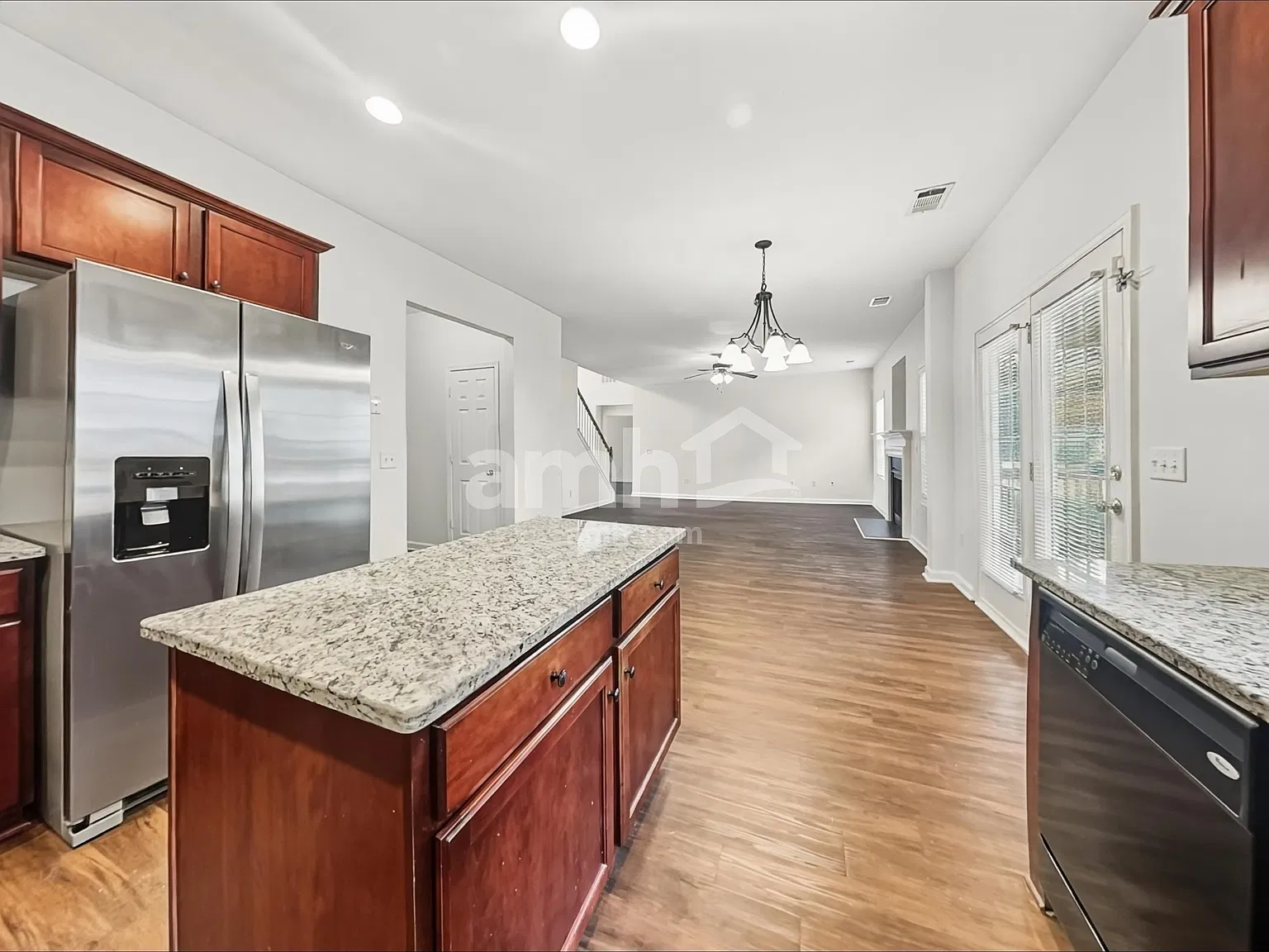 5 bed, 3.5 bath, 2700 sqft, $2,660 — Photo 3