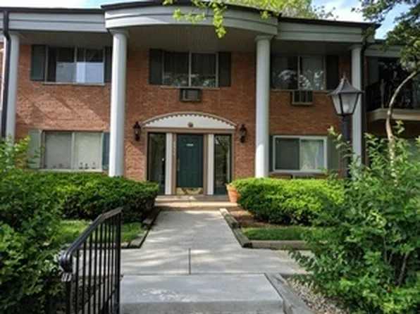 2311 S Goebbert Rd, Arlington Heights, IL