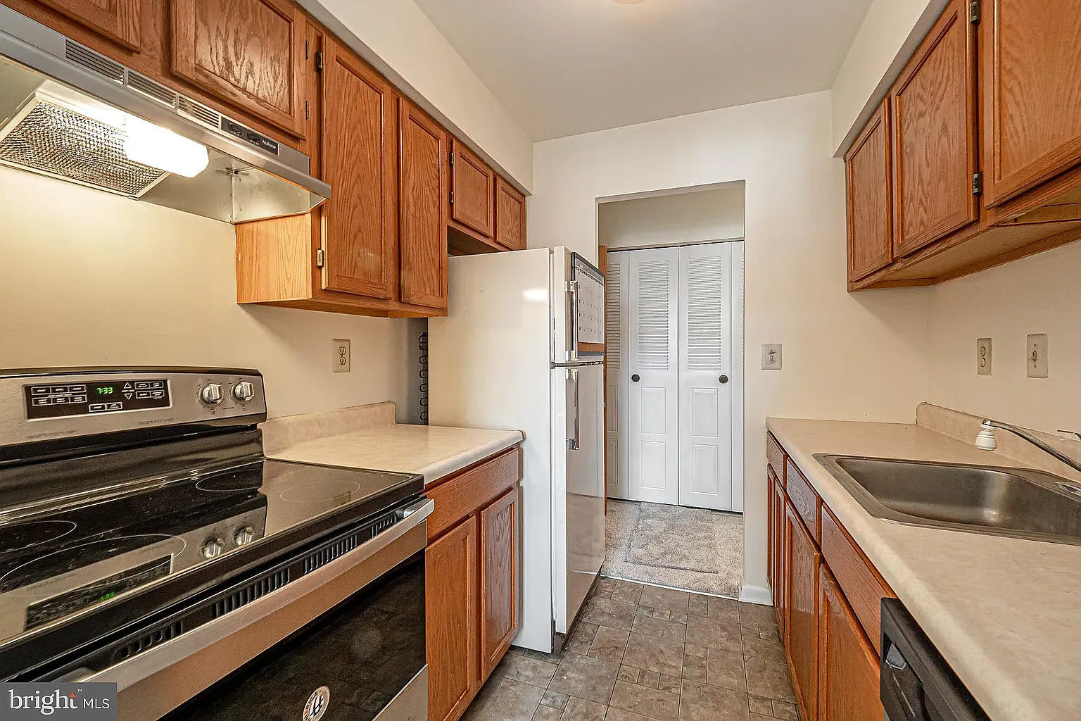 2 bed, 945 sqft, $1,800 — Photo 3