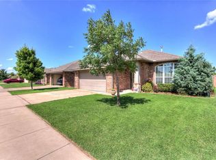 21208 Robin Ridge Ln, Edmond, OK 73012