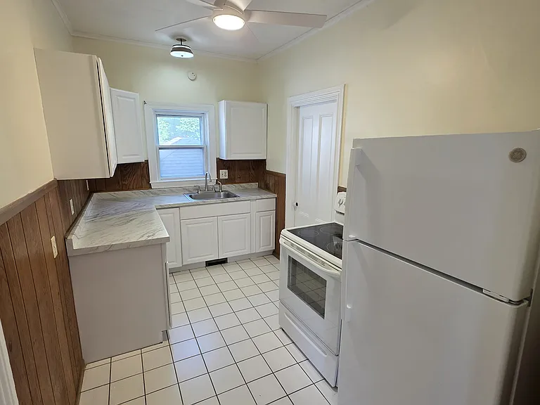 143 Union St 2ndflr 2b/1b Updated Freshpaint! Newfloors Spacious Prkg — Photo 5