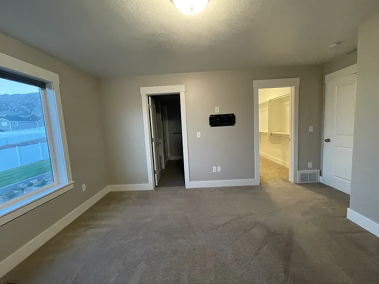 537 E 860 S — Photo 16