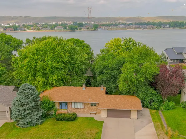 1119 Lakewood Dr, Pierre, SD 57501