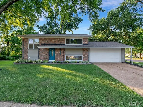 1778 San Miguel Ln, Fenton, MO 63026