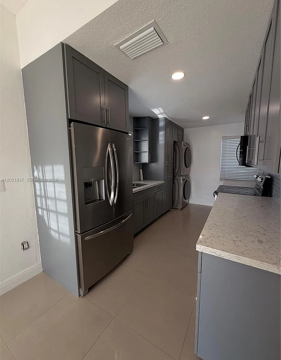 South Miami Lakes — Photo 3
