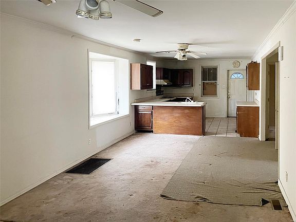 5th image of 8247 Garfield Ave