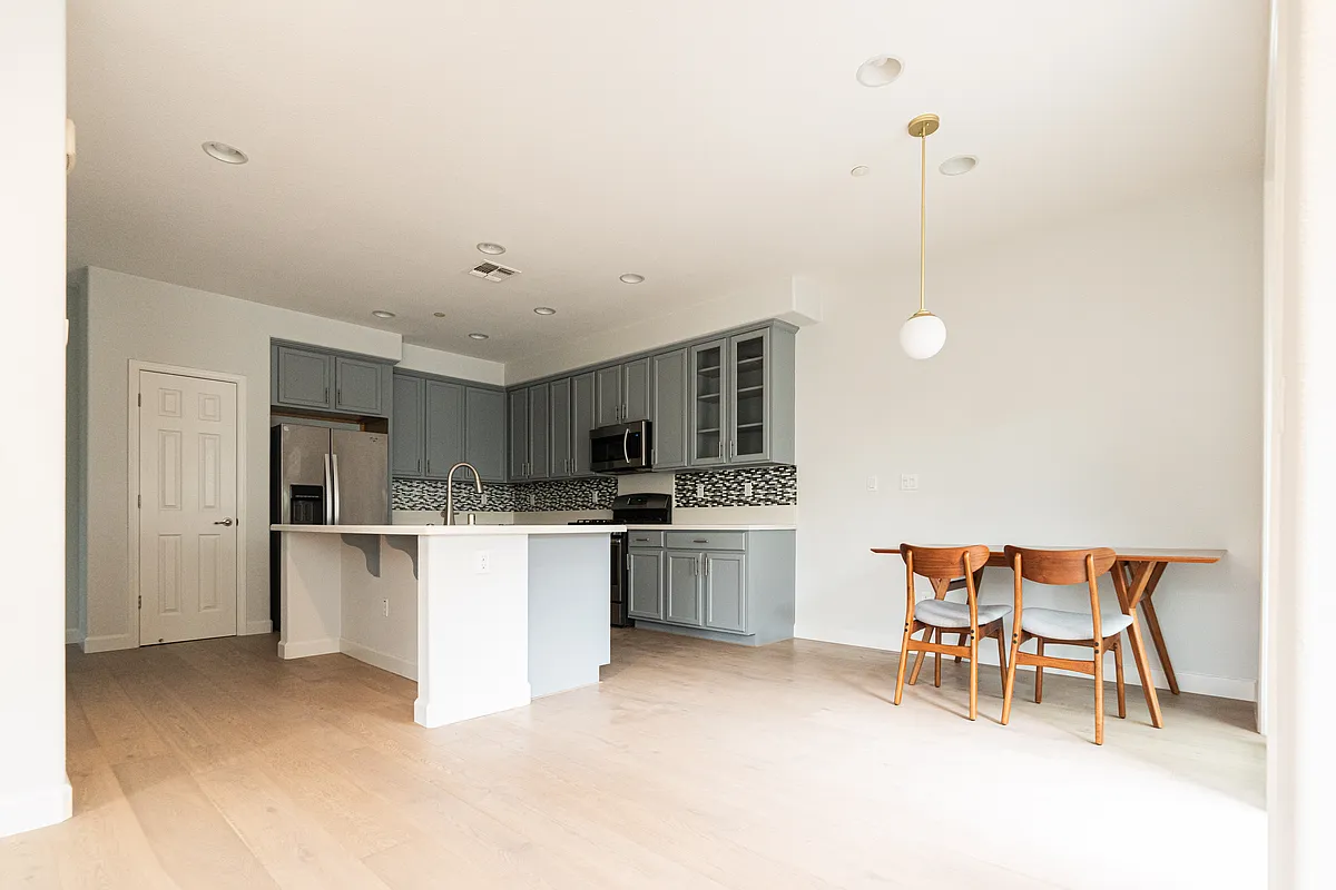 Building Photo - 1592 Bleecker St