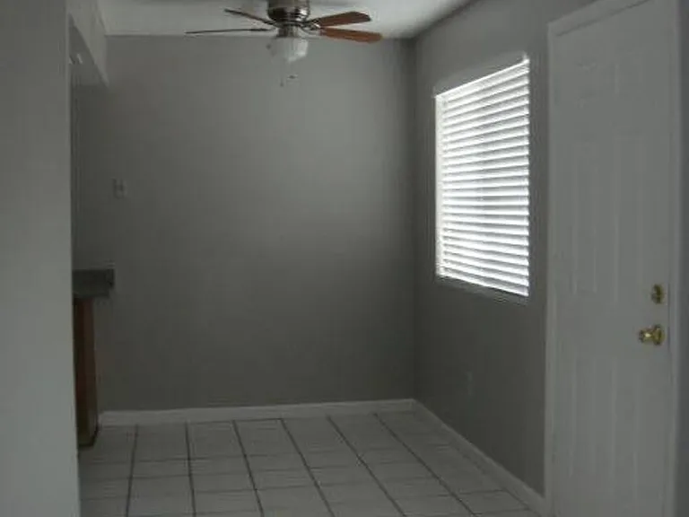 3315 W Loma Ln #4 — Photo 9