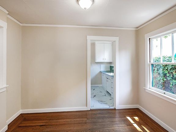 5th image of 1050 Laurel St