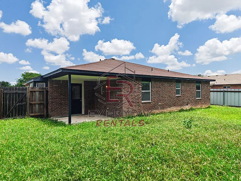 3005 Thoroughbred Dr — Photo 15