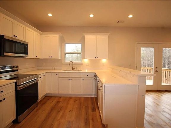 4th image of 62 Fairview Oak Trl