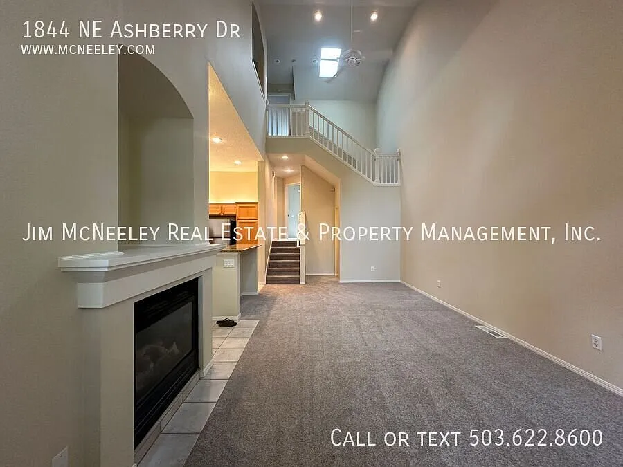 2 Bed + Den/Office with AC, Community Pool, Clubhouse and Playground — Photo 4