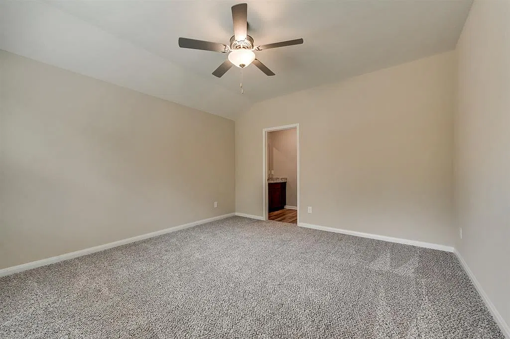 3 bed, 2000 sqft, $2,650 — Photo 3