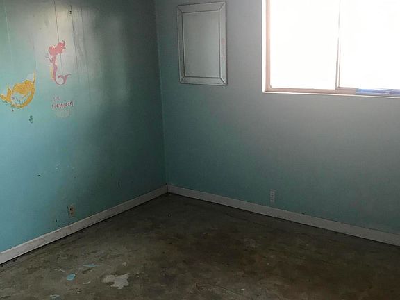 5th image of 2375 Smoketree Ave N