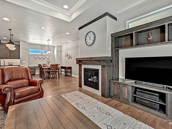 5th image of 6271 N San Vito Ln