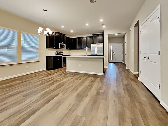 5th image of 255 Stone Arbor Ln