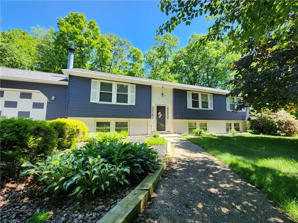 911 Aztec Trl, Mercer, PA 16137