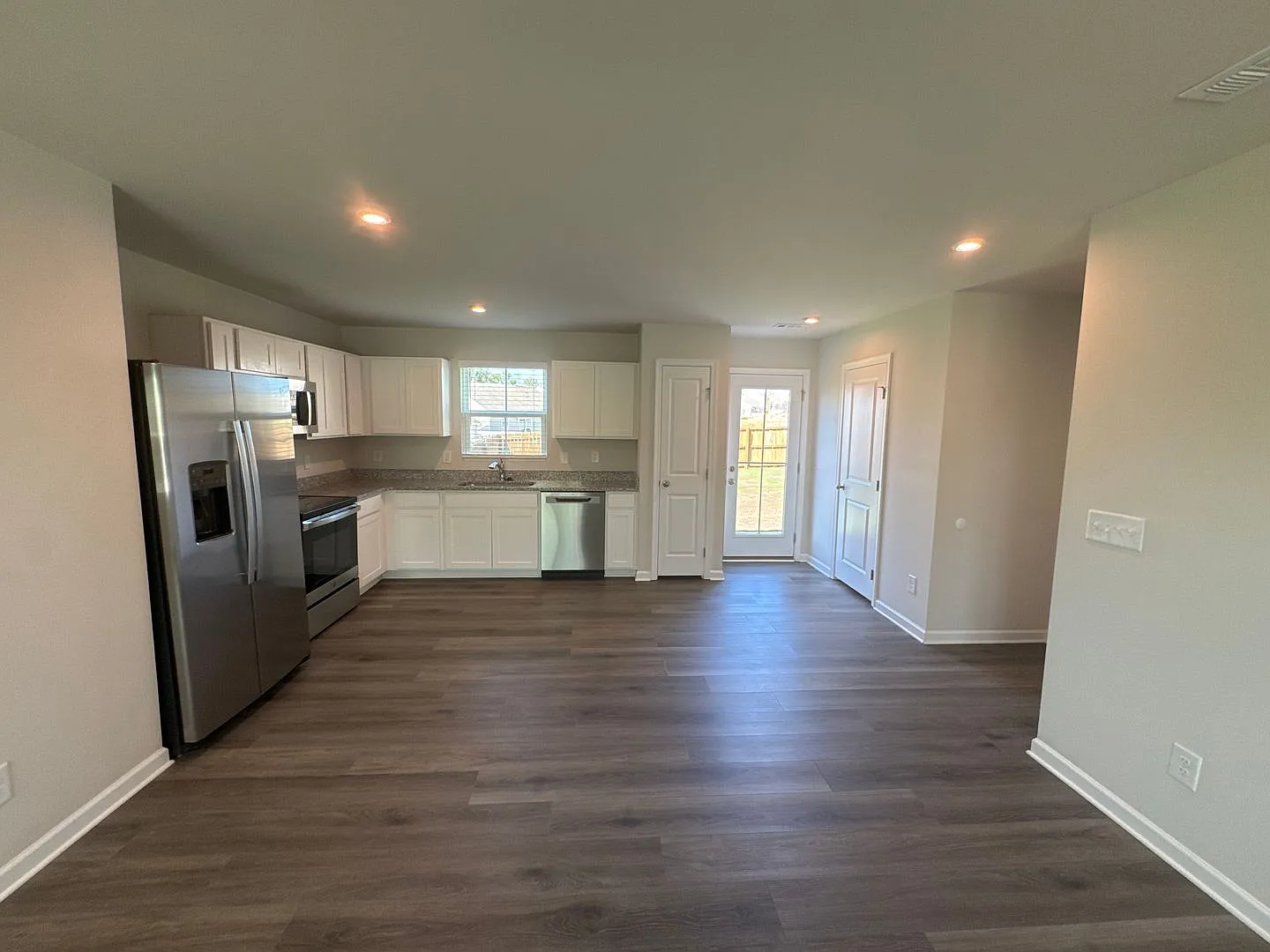 Beautiful 3-Bedroom Home Conveniently Located Near Downtown Nashville! — Photo 3