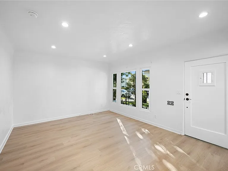 1233 Orange Grove Ave — Photo 3