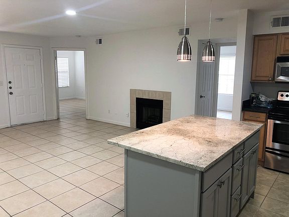 2nd image of 315 Lakepointe 101 Dr