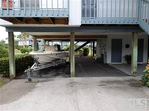 2 Bays for Boat Trailer and vehicle parking & downstairs storage & laundry