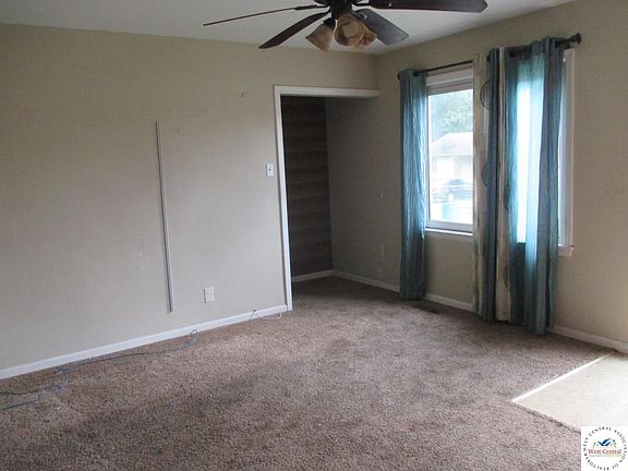 5th image of 602 SW 8th St