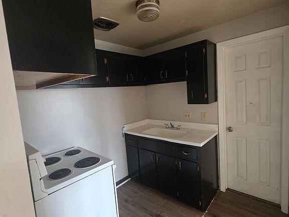 4th image of 16818 Grovewood Ave #9