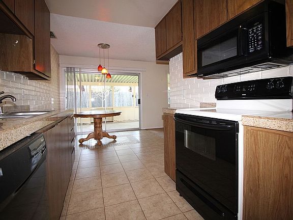 4th image of 5740 Hillbrae Dr