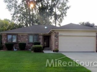 35213 Wright Cir, Sterling Heights, MI 48310