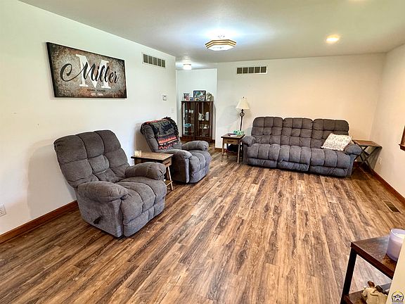 2nd image of 909 S 12th St