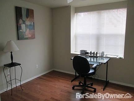 Bedroom/ Study
						:
						Hardwood floors/lots of light/big closet