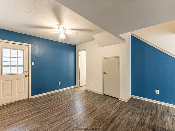 3rd image of 2411 De Lee St APT 23