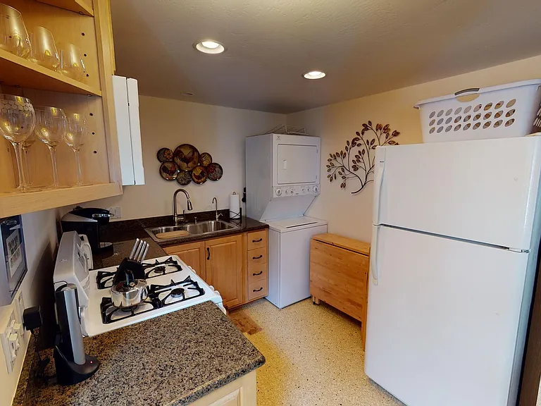 915 Alameda Blvd — Photo 4