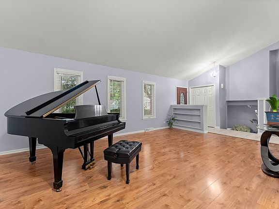 3rd image of 2613 Midland Dr
