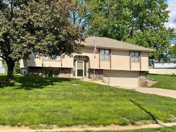 205 Redbud Ln, Council Bluffs, IA 51503