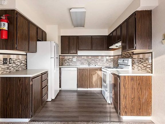 3rd image of 3121 W Hood Ave #G