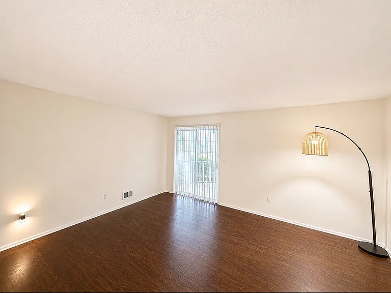 1063 Ash Dr — Photo 4