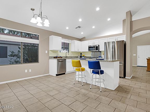 3rd image of 6928 W Sauceda Dr